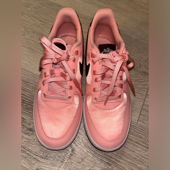 Nike AF 1 Low GS ‘Valentine's Day’ - Picture 7 of 11